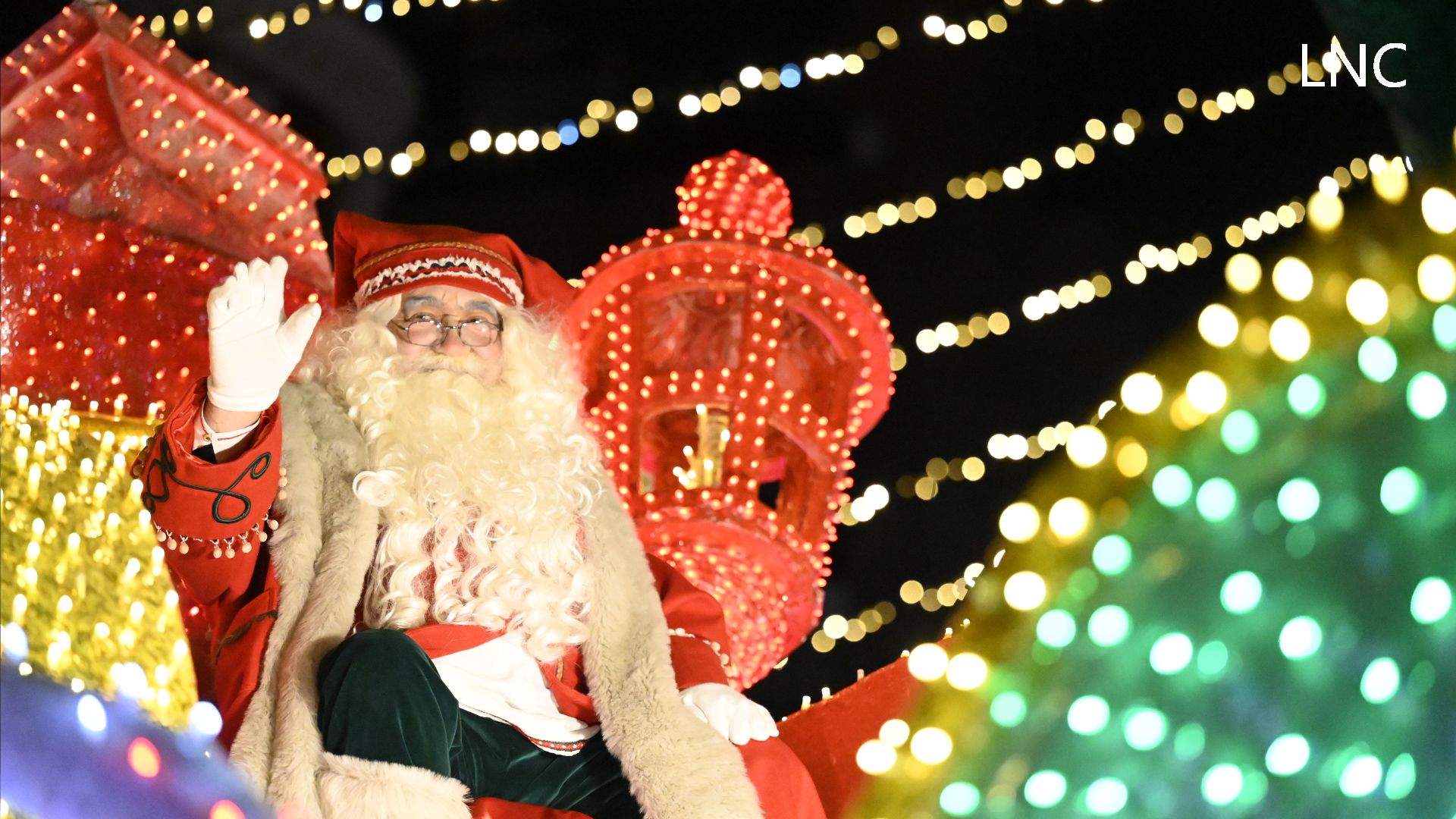 León recibe a Papá Noel con ilusión León recibe a Papá Noel con ilusión