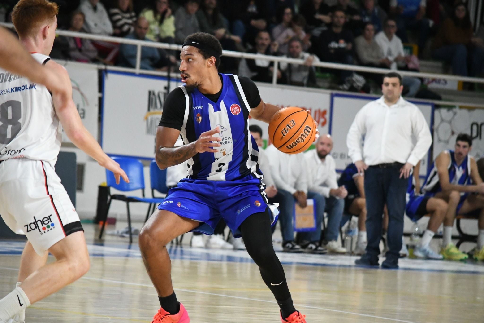 Bergens fue el mejor de un Ponferrada al que le vendrá bien el parón navideño. REDBLANQUIAZUL Bergens fue el mejor de un Ponferrada al que le vendrá bien el parón navideño. REDBLANQUIAZUL