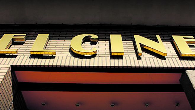 Un cartel habitual para los lacianiegos, El Cine, que ha reabierto pero no son buenos tiempos para «el séptimo arte»
