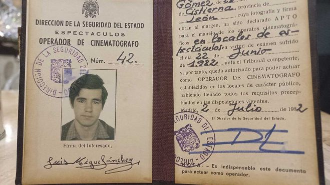 El carné de operador de cine de Luis Miguel Sánchez, de 1982
