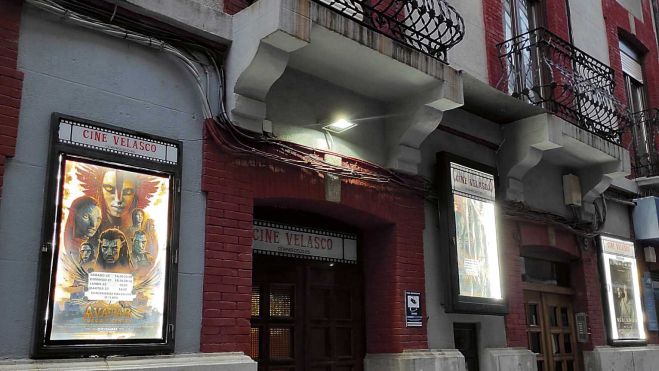 Alejo Ibáñez se ha puesto al frente del Cine Velasco en Astorga y Sherezade, junto a Javi, han reabierto El Cine en Villablino, los dos hace poco tiempo.