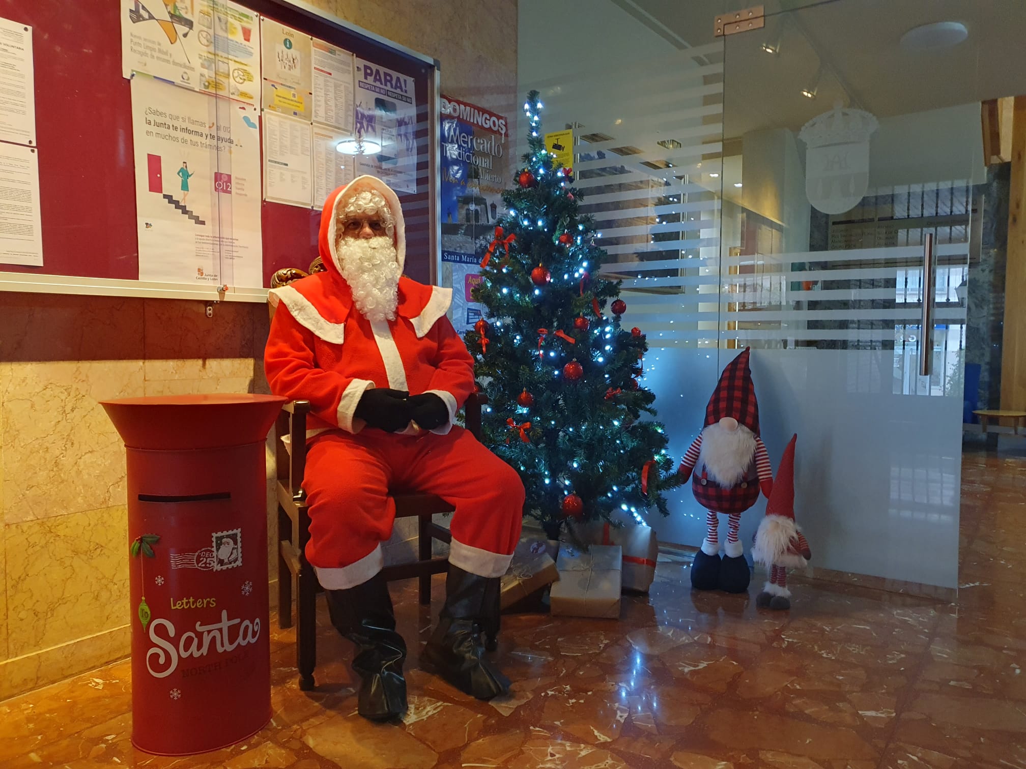 Imagen de Papá Noel en su visita a Santa María del Páramo. | L.N.C.