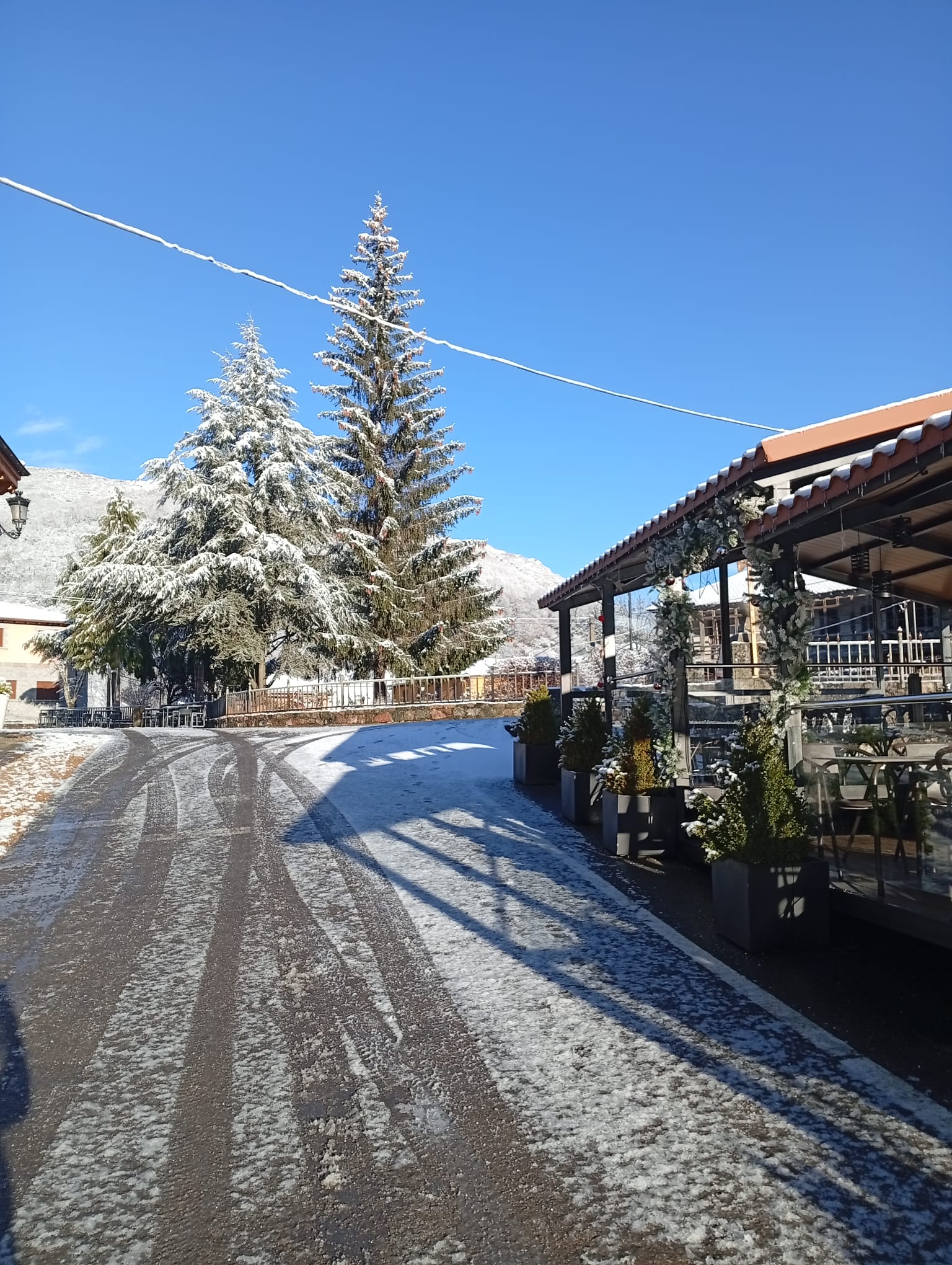 La nieve tiñe de blanco las montañas de León | L.N.C.