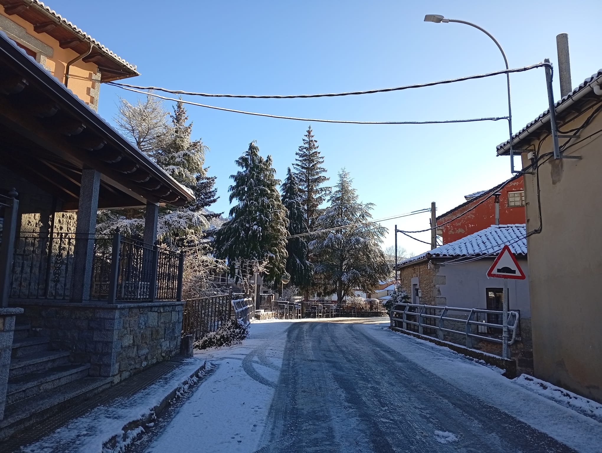 La nieve tiñe de blanco las montañas de León | L.N.C.