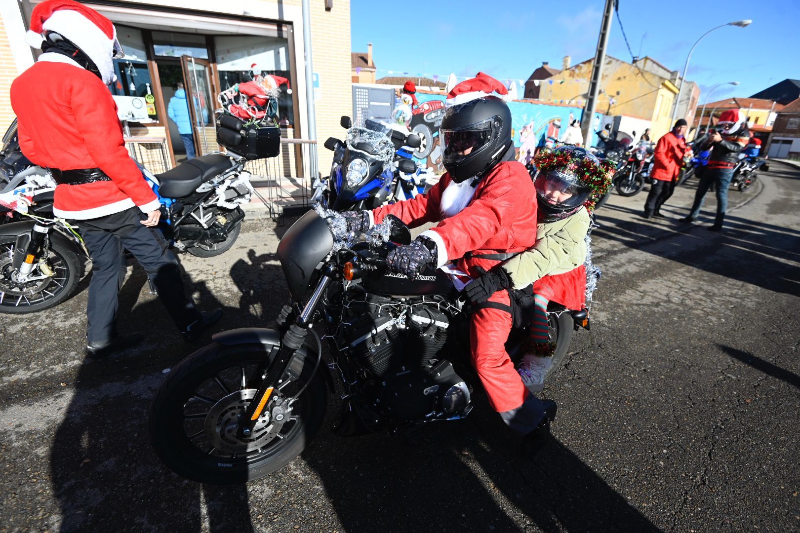 Papá Noel llega a San Andrés en moto | SAÚL ARÉN