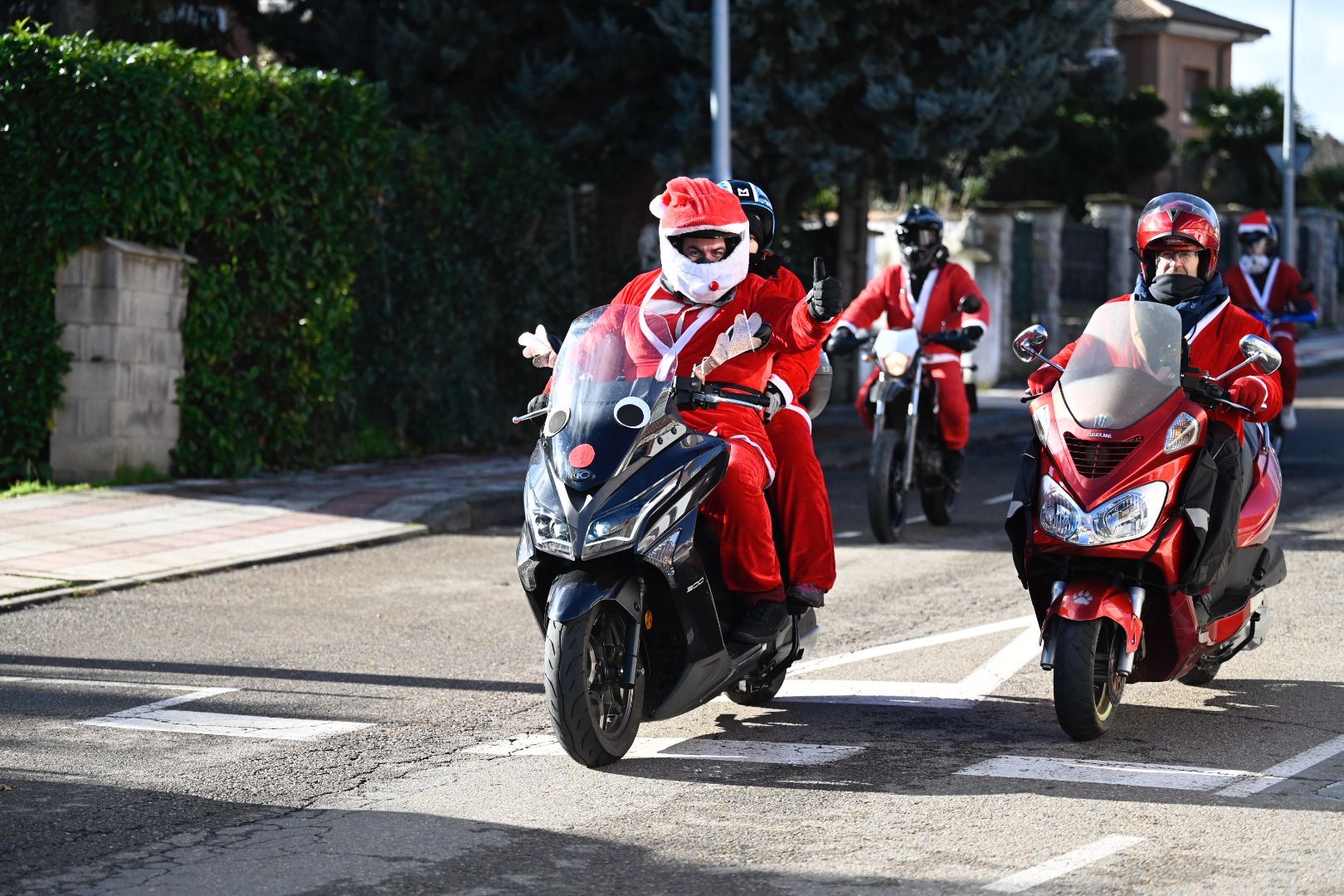Papá Noel llega a San Andrés en moto | SAÚL ARÉN