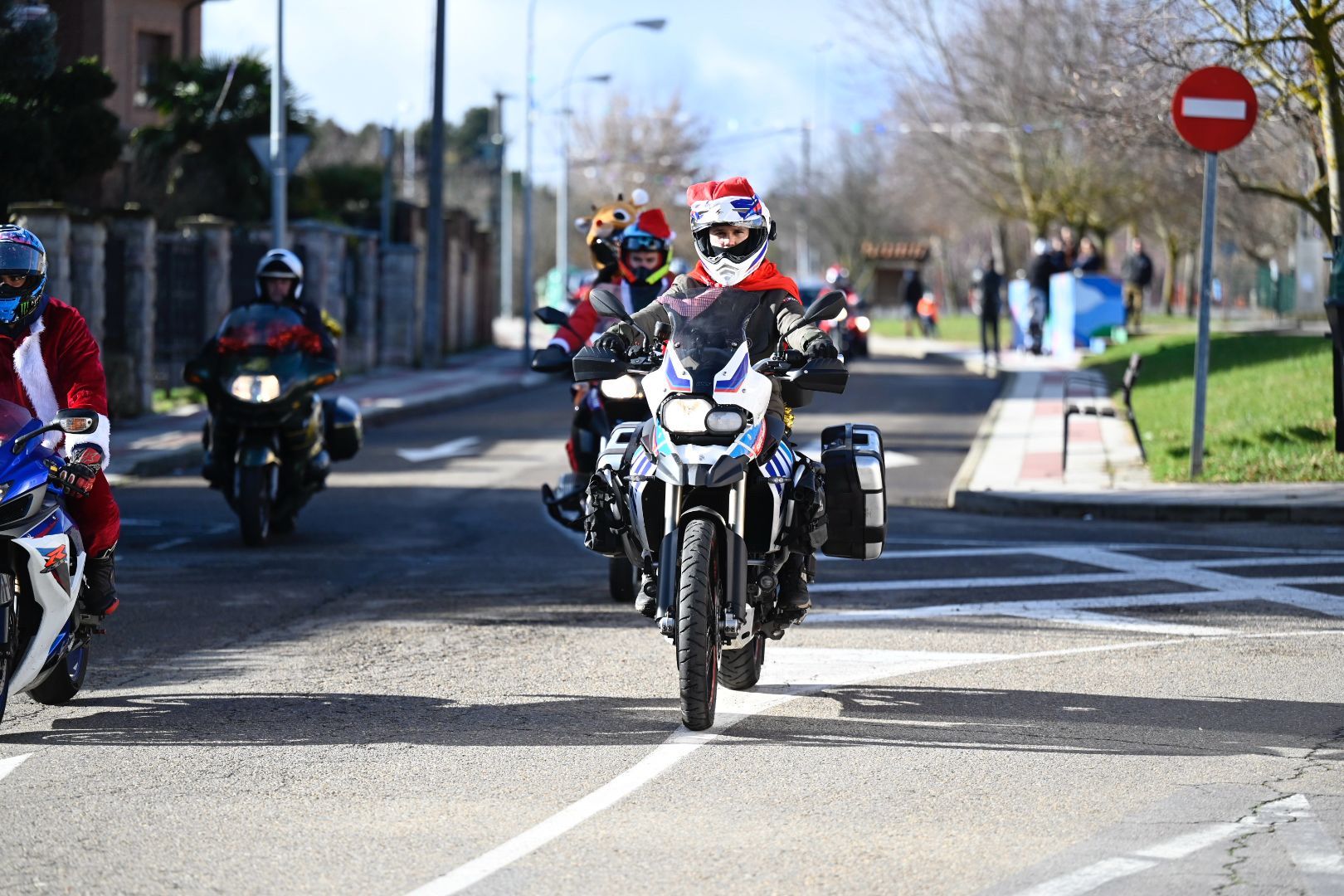 Papá Noel llega a San Andrés en moto | SAÚL ARÉN