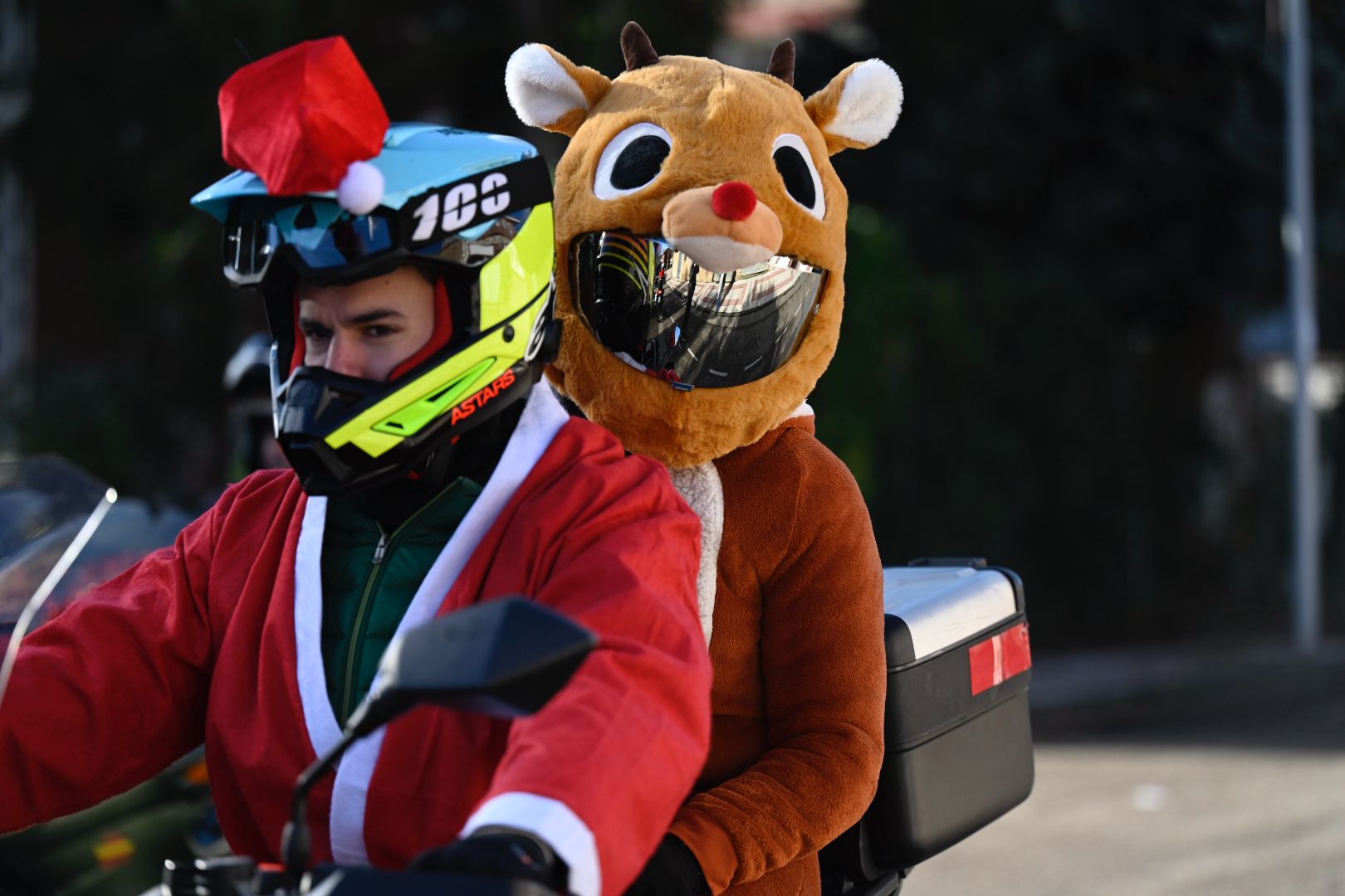 Papá Noel llega a San Andrés en moto | SAÚL ARÉN