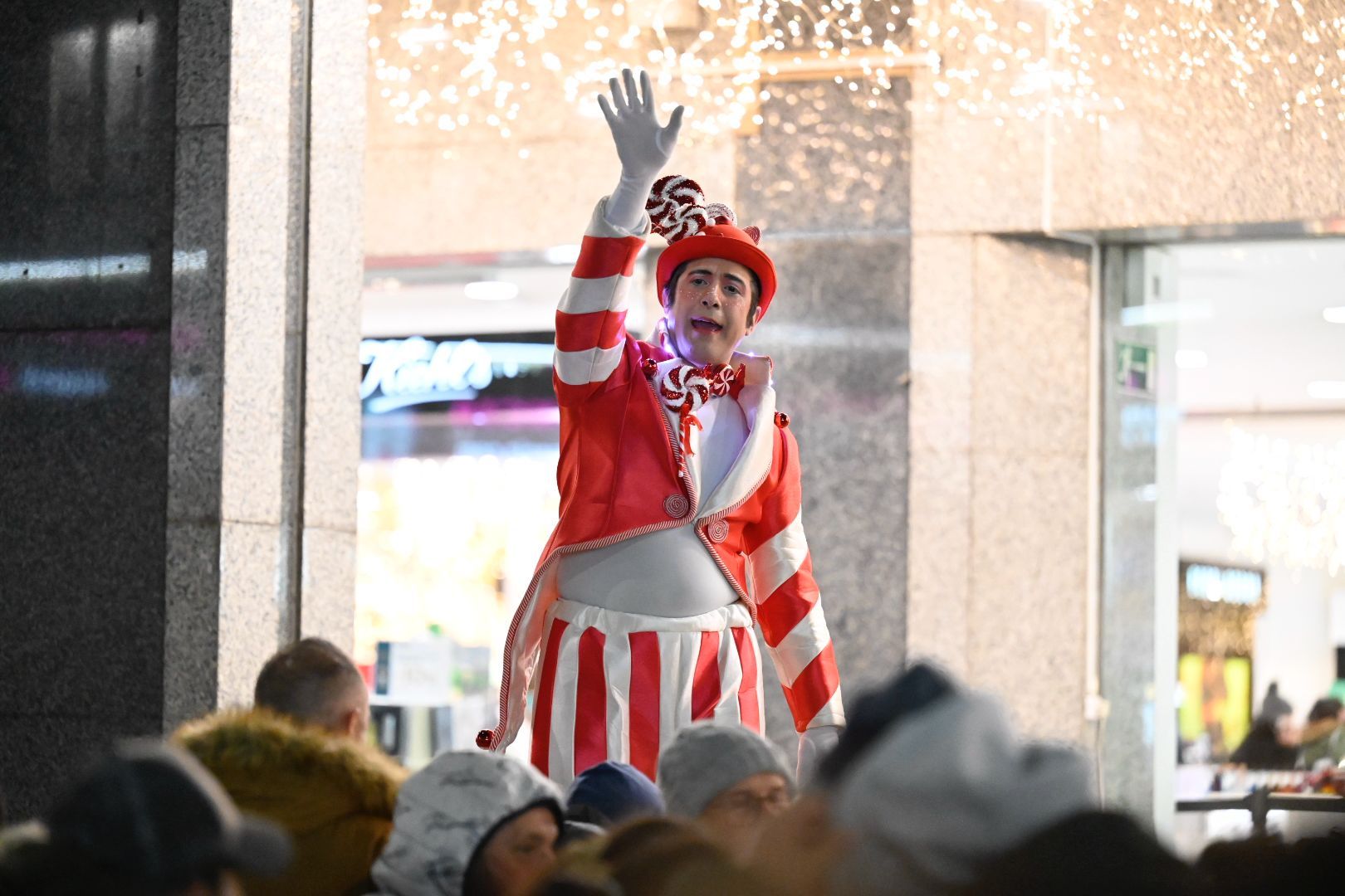 Papá Noel recibe los últimos encargos antes de su noche | SAÚL ARÉN