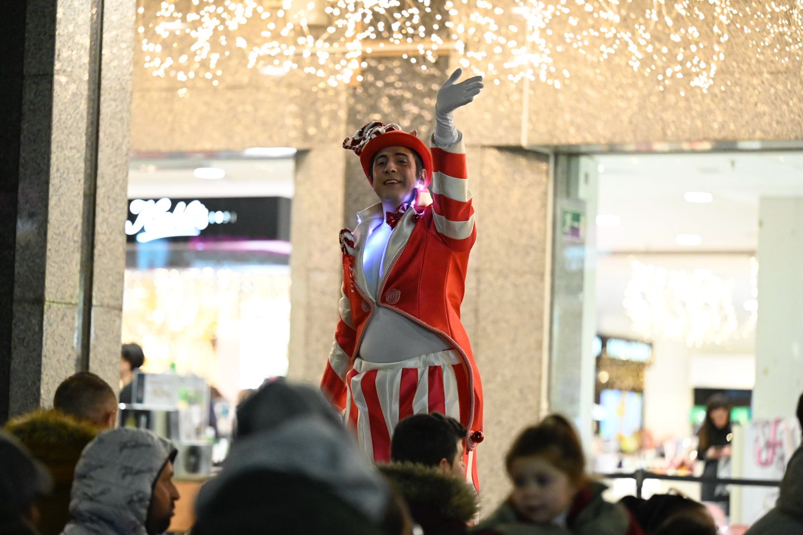 Papá Noel recibe los últimos encargos antes de su noche | SAÚL ARÉN