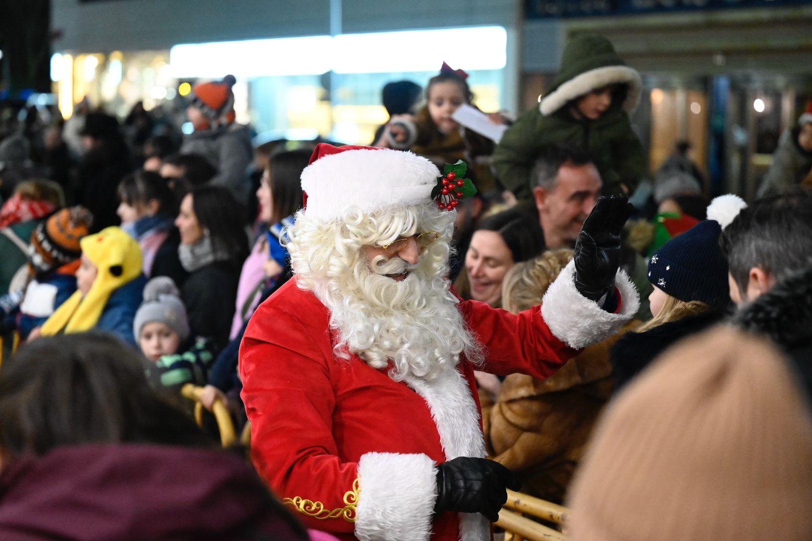 Papá Noel recibe los últimos encargos antes de su noche | SAÚL ARÉN