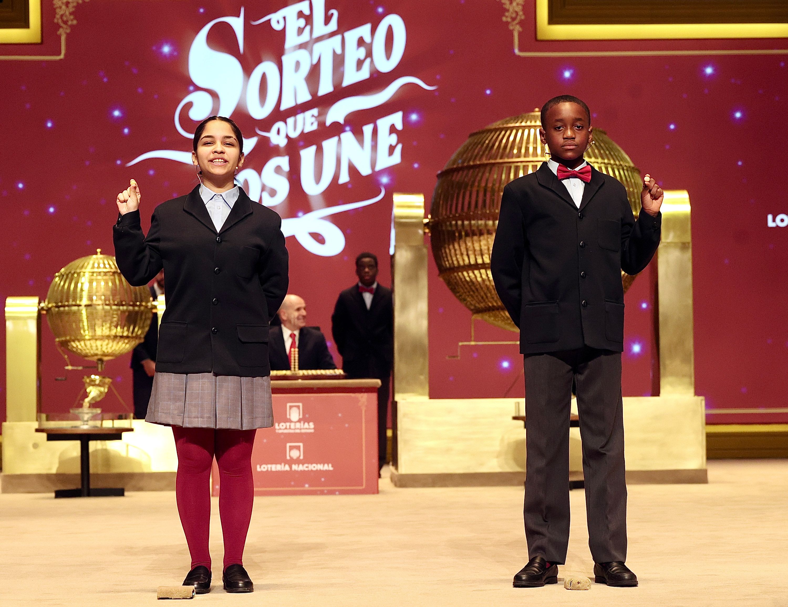 Niños de San Ildefonso que han cantado el segundo premio de la Lotería. | ICAL Niños de San Ildefonso que han cantado el segundo premio de la Lotería. | ICAL