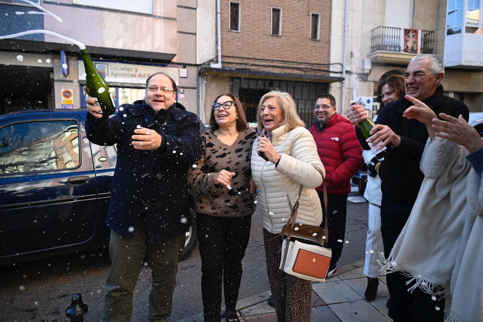 'El Gordo' deja una lluvia de millones en La Bañeza | SAÚL ARÉN