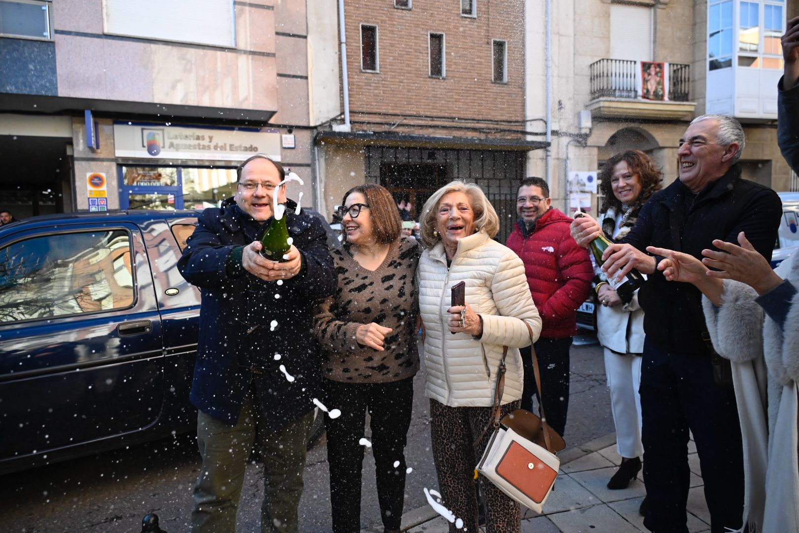 'El Gordo' deja una lluvia de millones en La Bañeza | SAÚL ARÉN