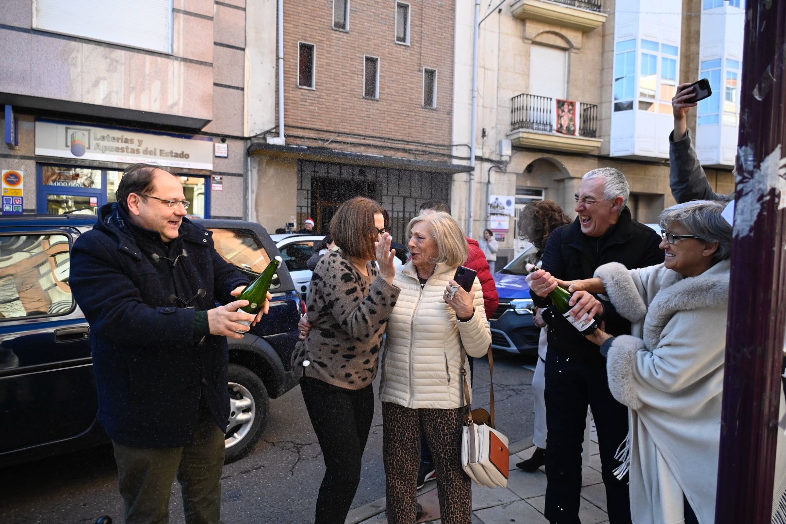 'El Gordo' deja una lluvia de millones en La Bañeza | SAÚL ARÉN