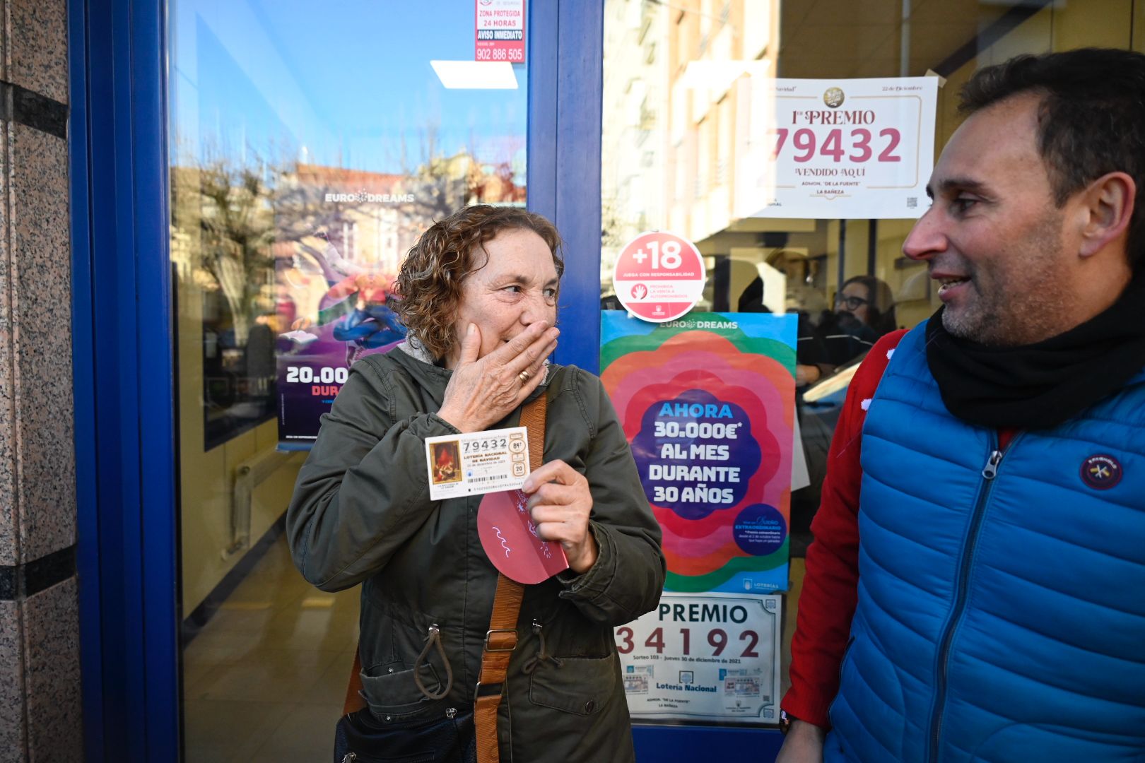 'El Gordo' deja una lluvia de millones en La Bañeza | SAÚL ARÉN