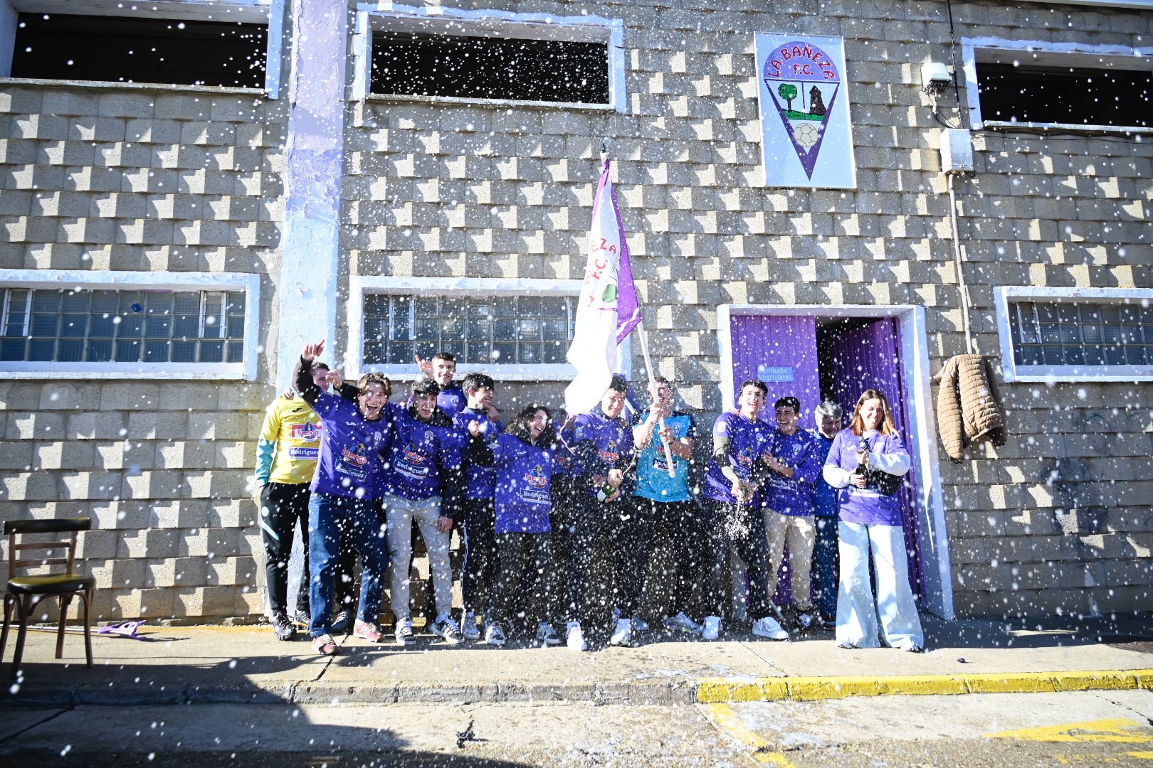 'El Gordo' deja una lluvia de millones en La Bañeza | SAÚL ARÉN