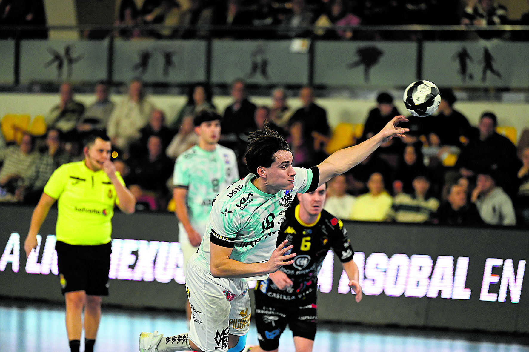 El Ademar cierra el año con mejor puntuación que en la primera vuelta de la temporada pasada y muy cerca del segundo puesto. SAÚL ARÉN