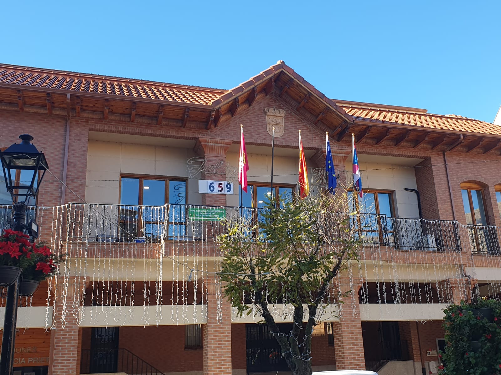 Contador instalado en el balcón del Ayuntamiento paramés denunciando la situación. | L.N.C.