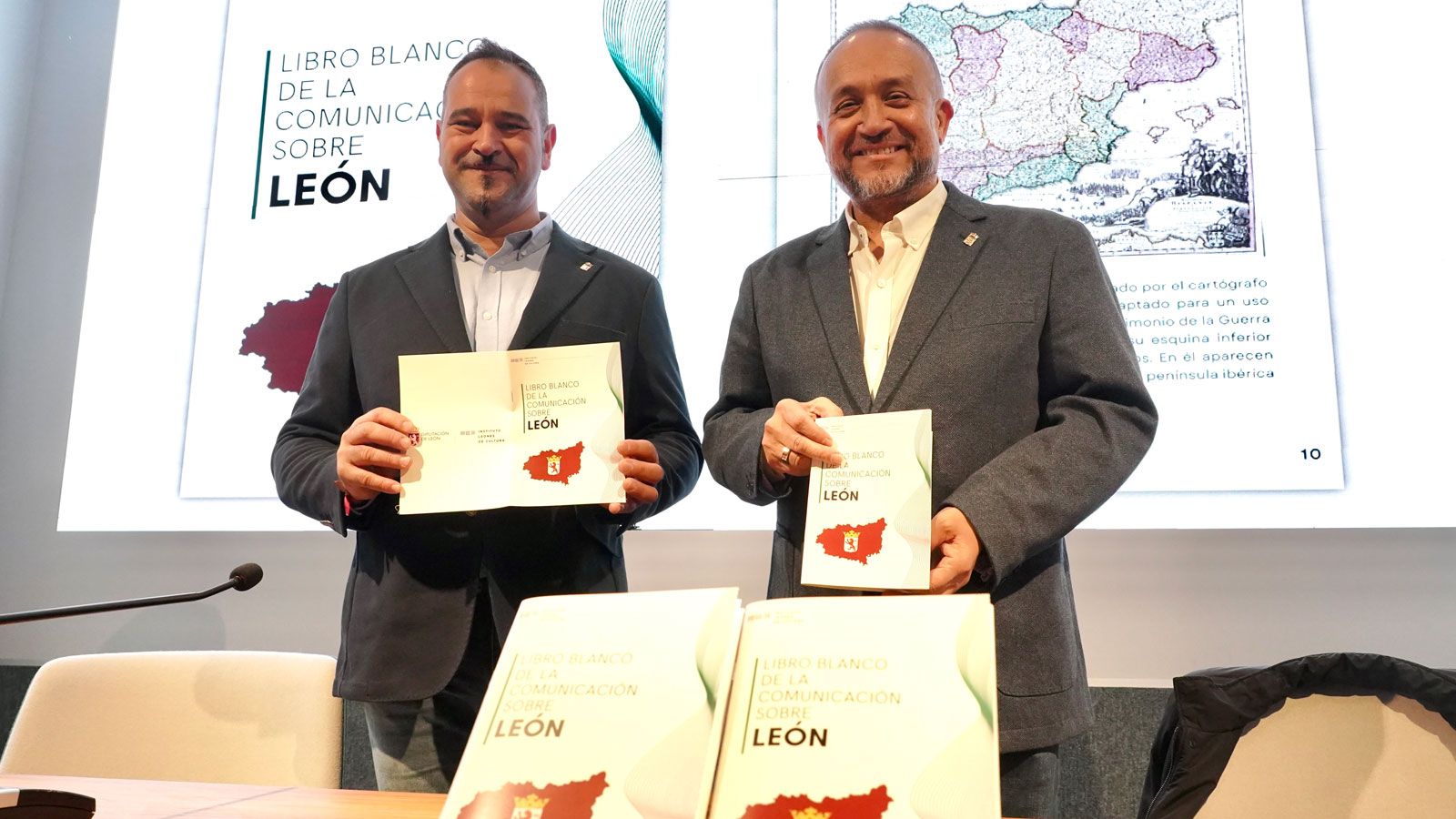 La Diputación de León presento el libro ‘Libro Blanco de la Comunicación sobre León’. | CAMPILLO (ICAL)