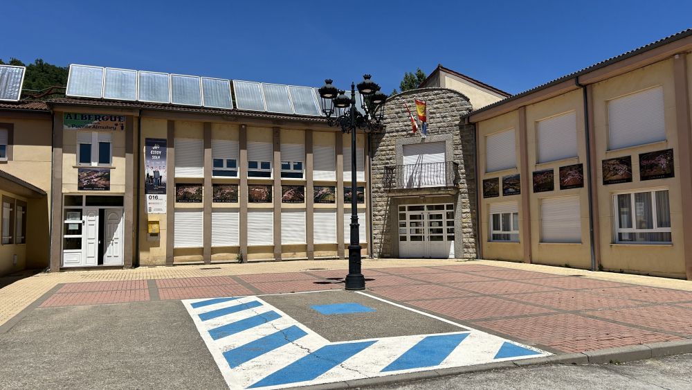 En la imagen, el Ayuntamiento de Valderrueda en una fotografía de archivo.