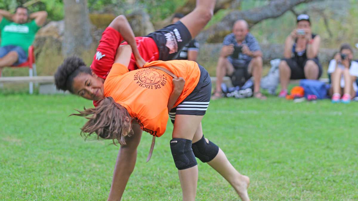 Las dos luchadoras que acudieron en medios llevaron premio, Nerea Lorenzo el corro y Luzma Carcedo el liderato.