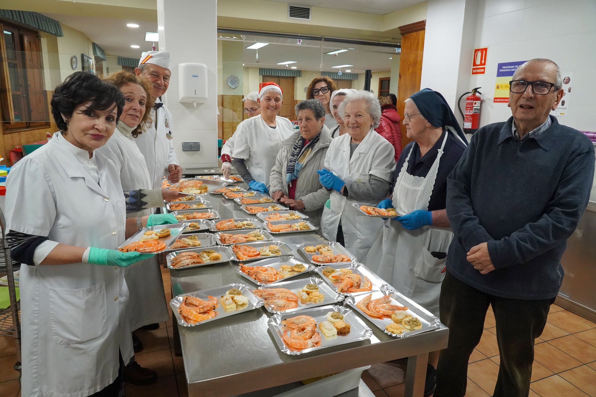La Asociación Leonesa de Caridad preparando los menús especiales de Navidad. | ICAL