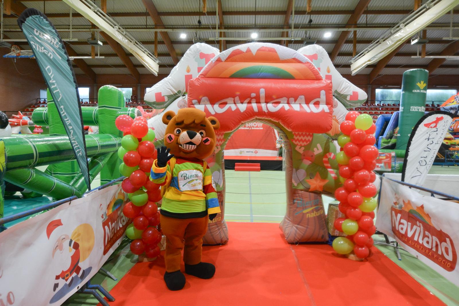 Entrada a Naviland en el pabellón del Plantío, en Ponferrada. | J.F.