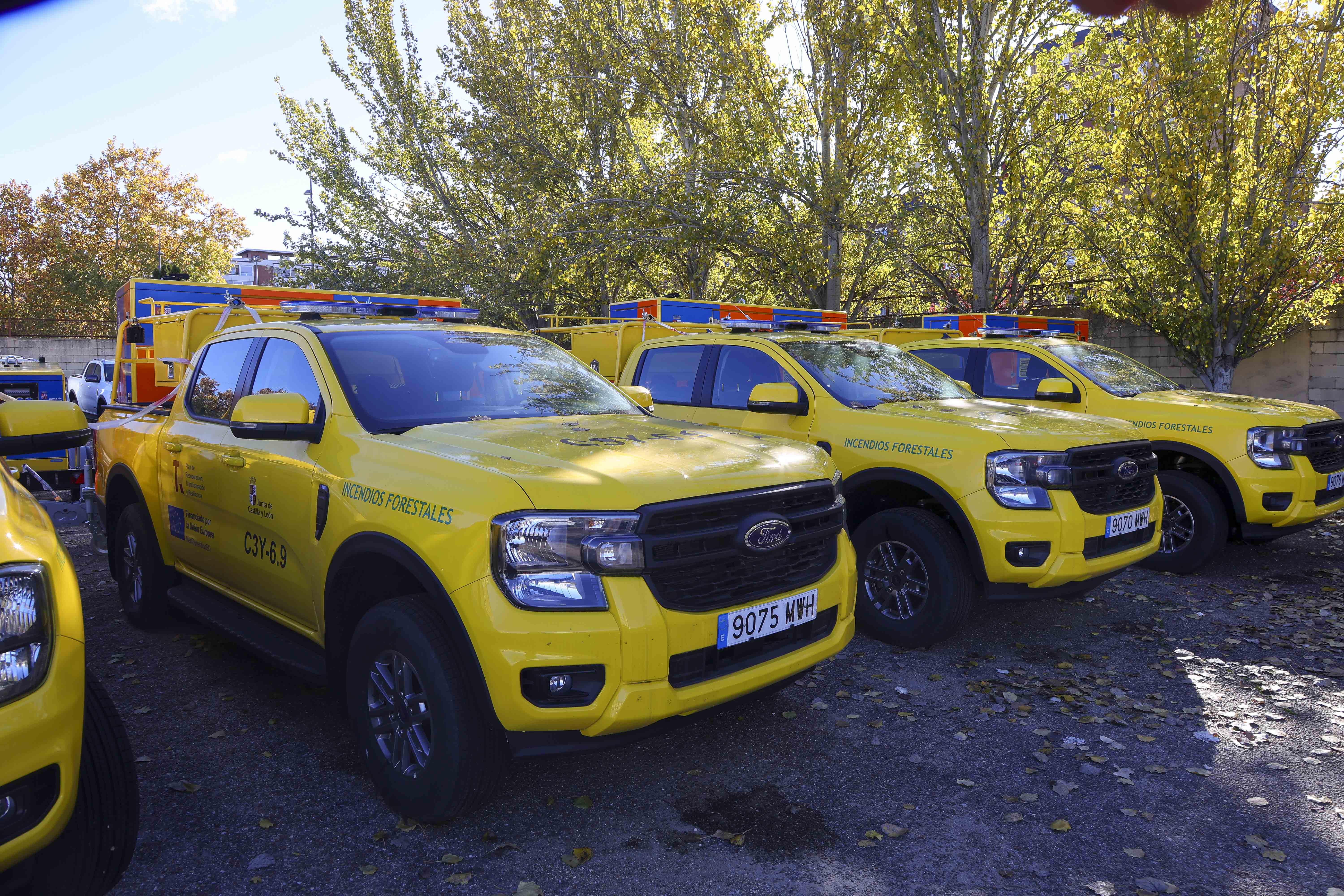 La Junta incorpora 11 vehículos 'pick up' al operativo de extinción de incendios. | L.N.C.