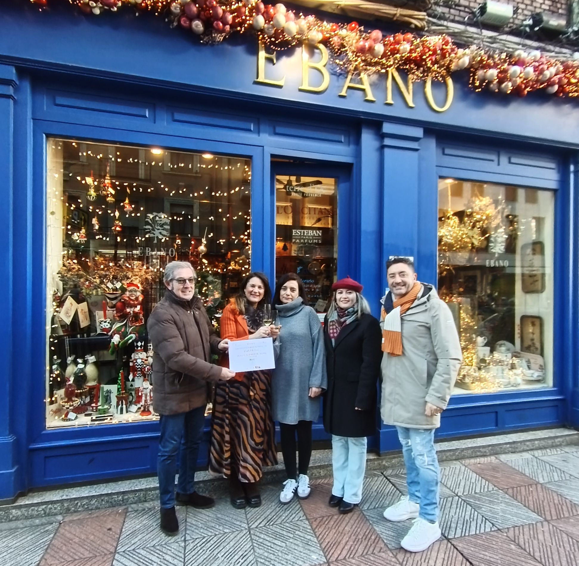 Premio al escaparate más original 2025 a Ébano decoración, ubicado en la avenida República Argentina. | L.N.C.