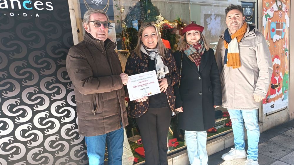 Premio Escaparate más navideño 2025 suances moda Premio Escaparate más navideño 2025 suances moda