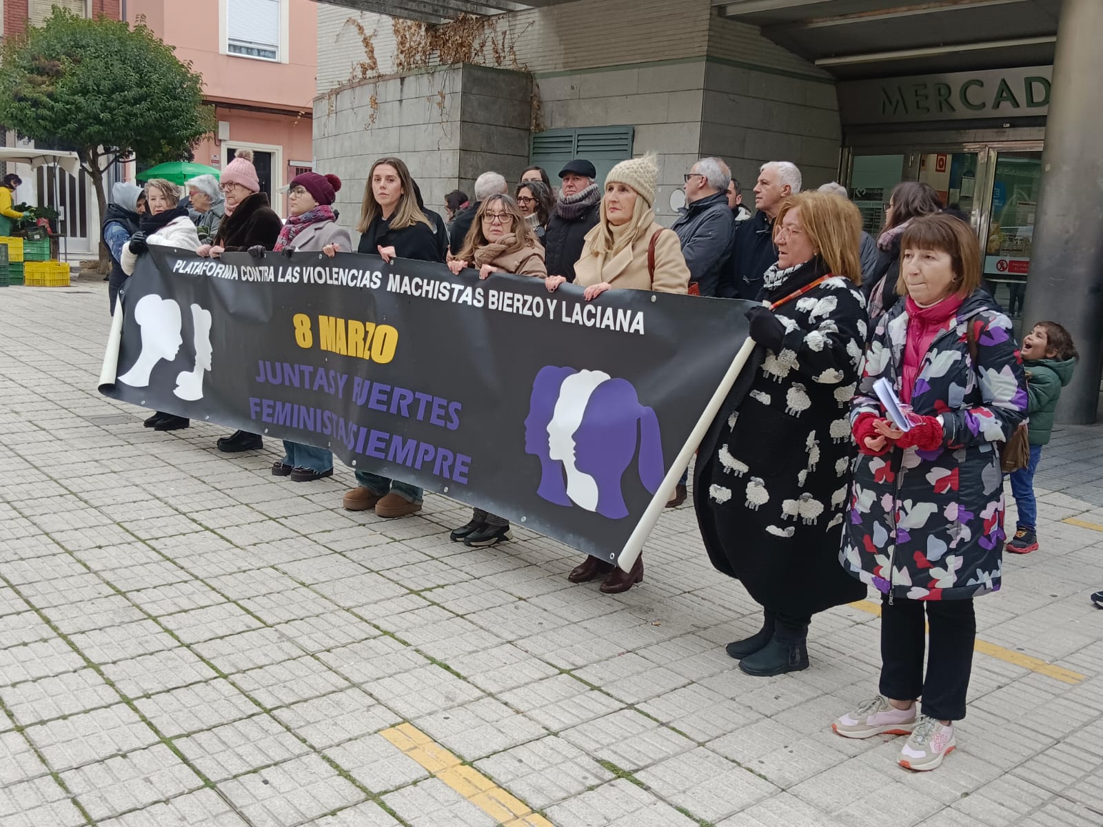 Último 'Sábado sin sol' del año frente al Mercado de Abastos de Ponferrada.