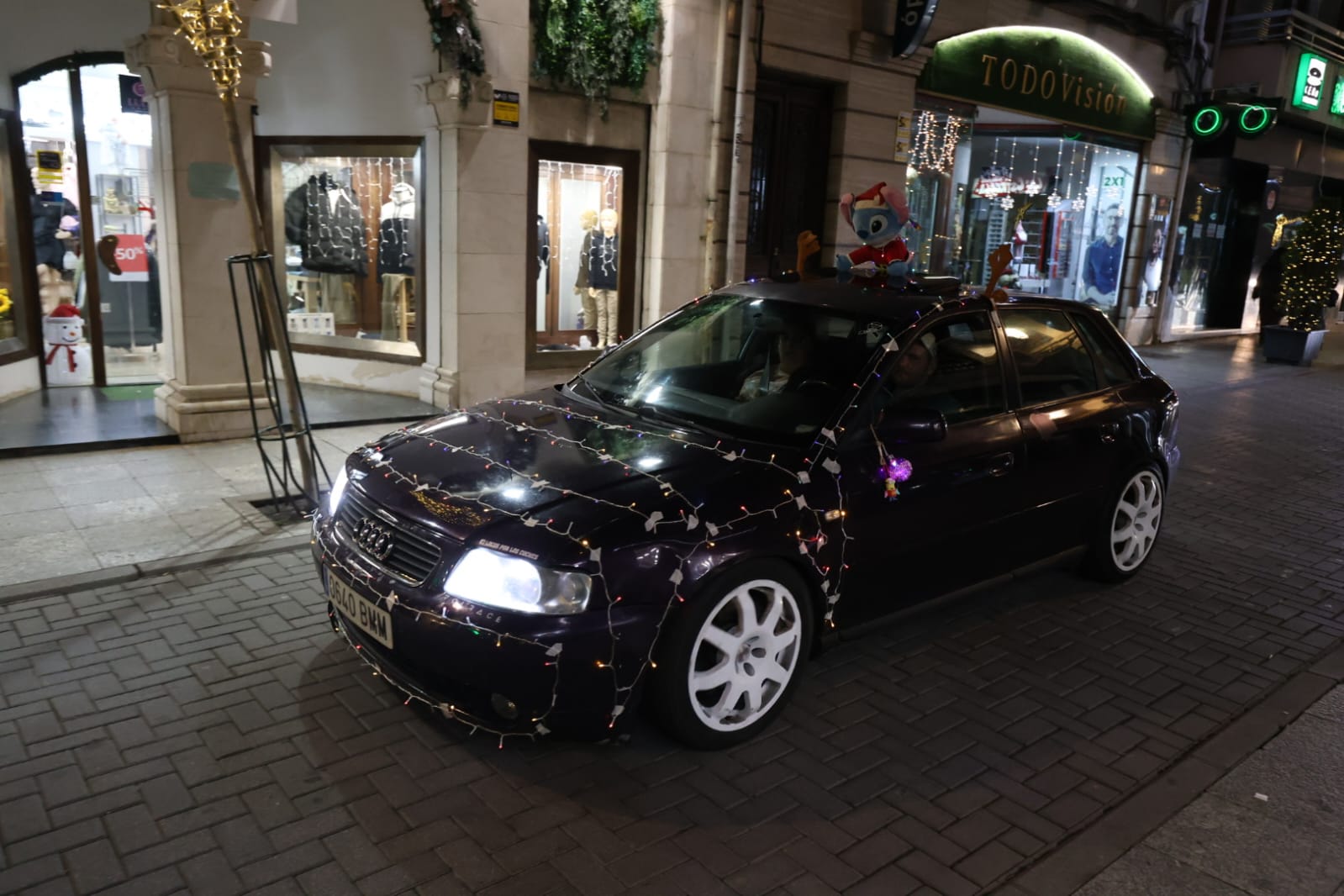 Concentración de coches tuneados de Navidad en La Bañeza (3)