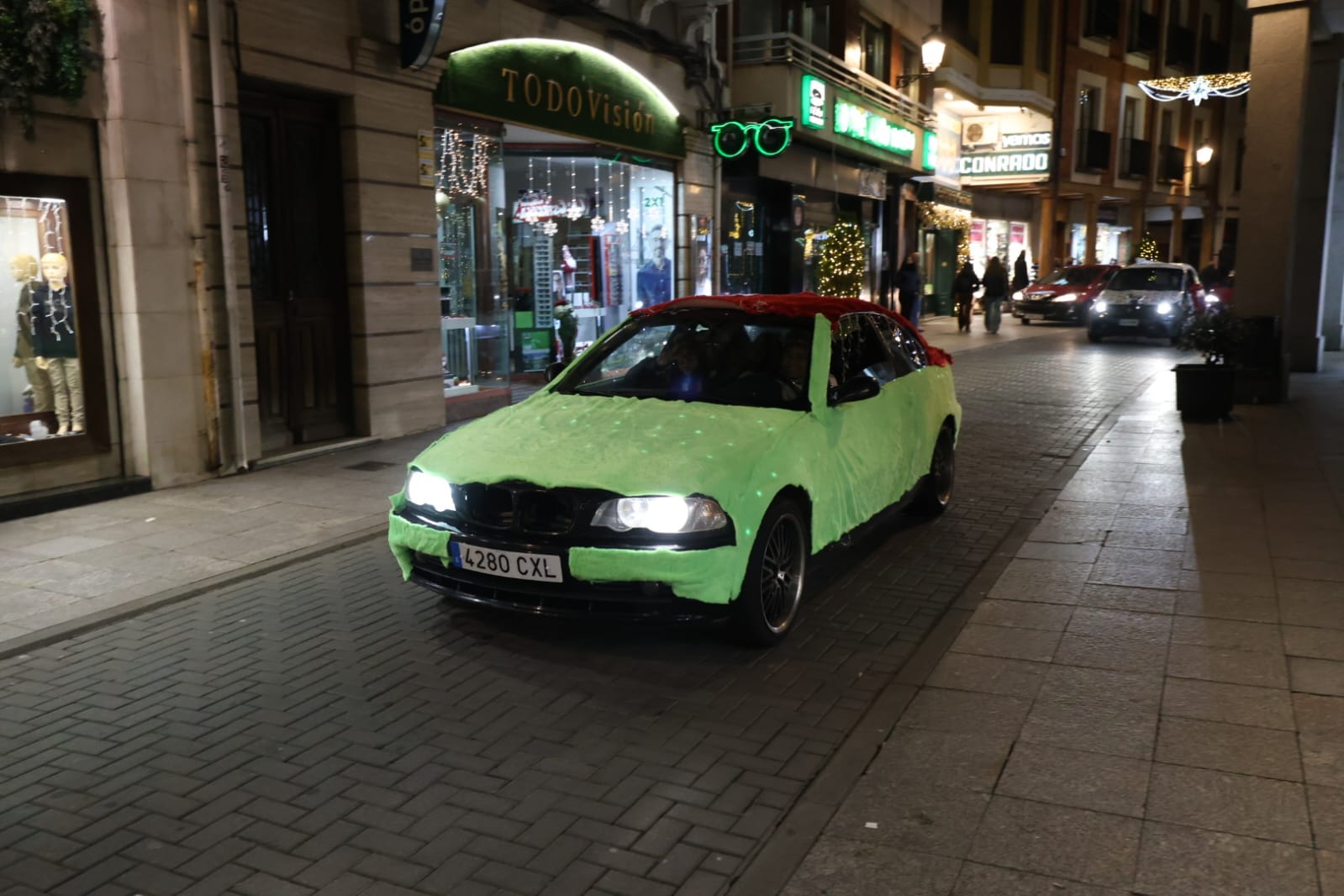 Concentración de coches tuneados de Navidad en La Bañeza (4)