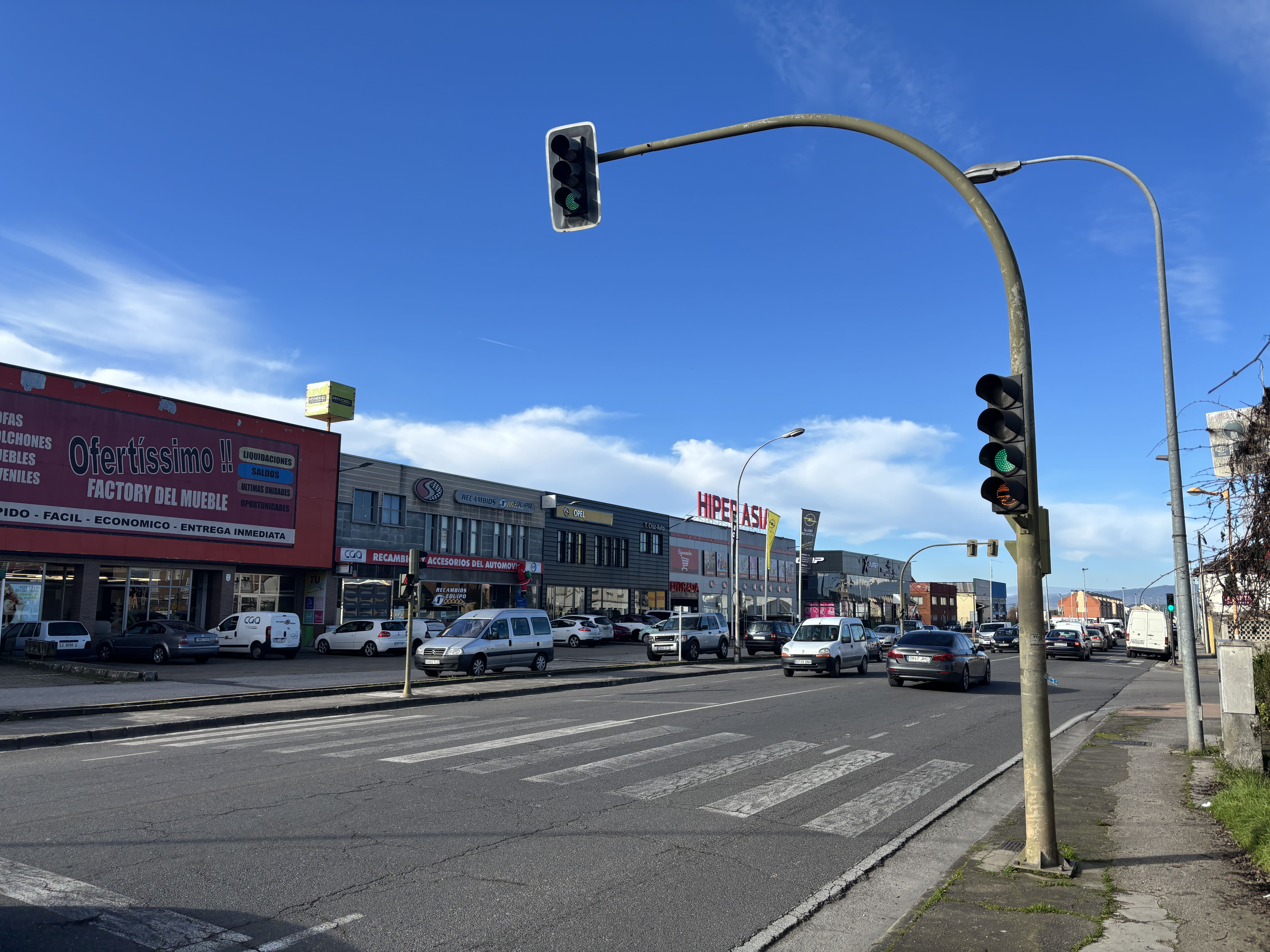 Semáforo ya operativo nuevamente en Fuentesnuevas. | JAVIER FERNÁNDEZ