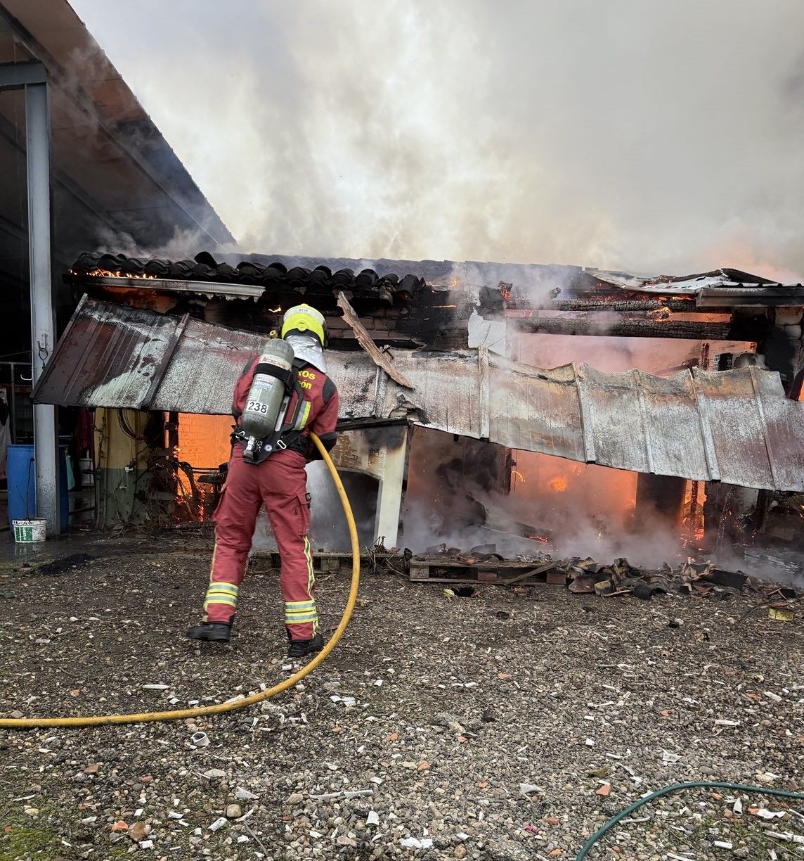 Incendio en un hostal en Valdearcos. | BOMBEROS AYTO. LEÓN