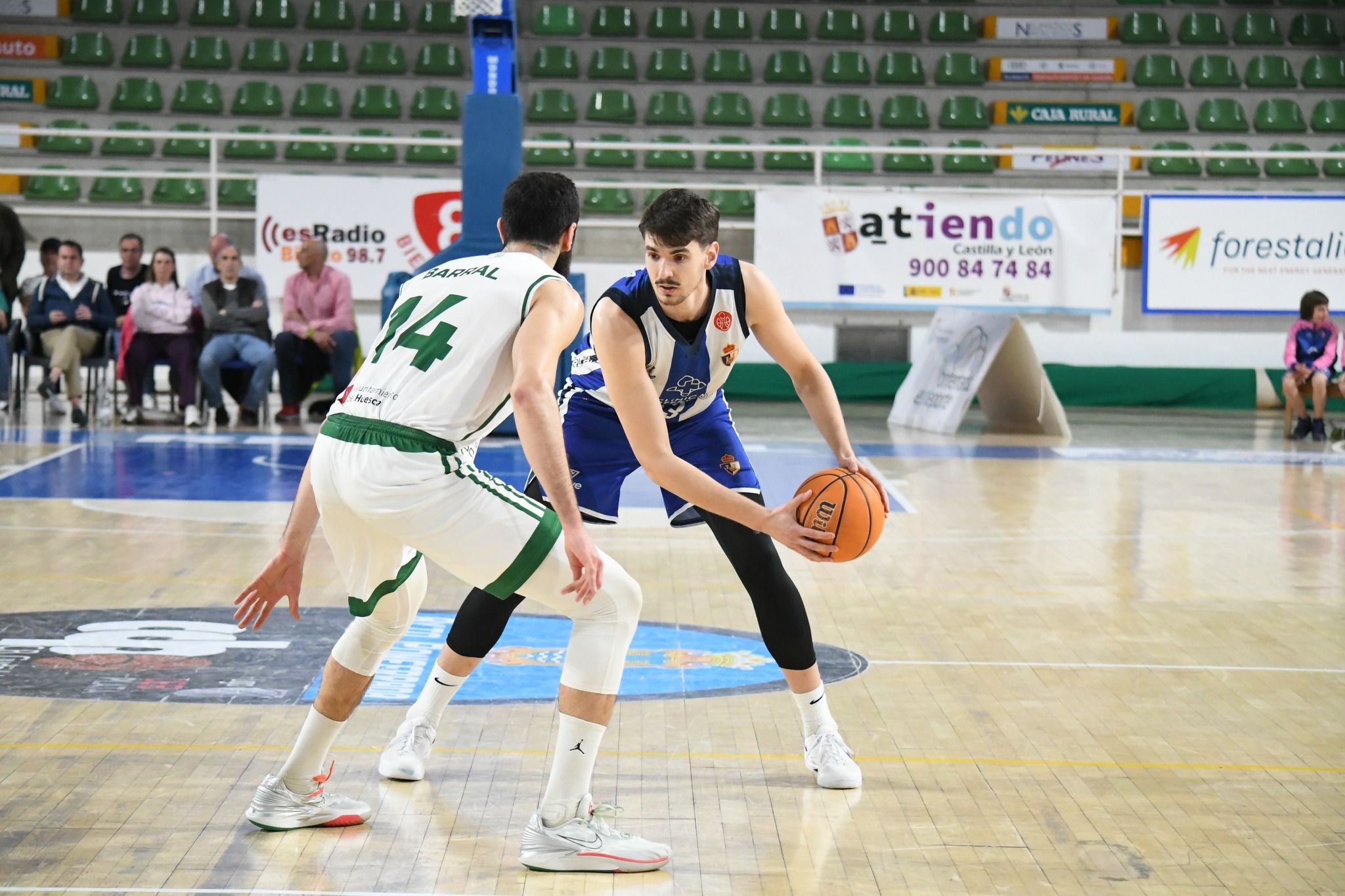 Antonio Morales vuelve al Clínica Ponferrada convirtiéndose en el primer refuerzo de invierno. REDBLANQUIAZUL
