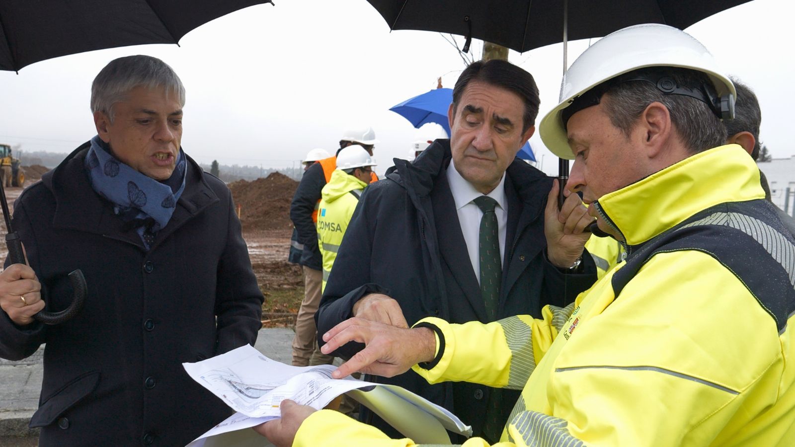 El consejero Juan Carlos Suárez-Quiñones durante la visita. | L.N.C.
