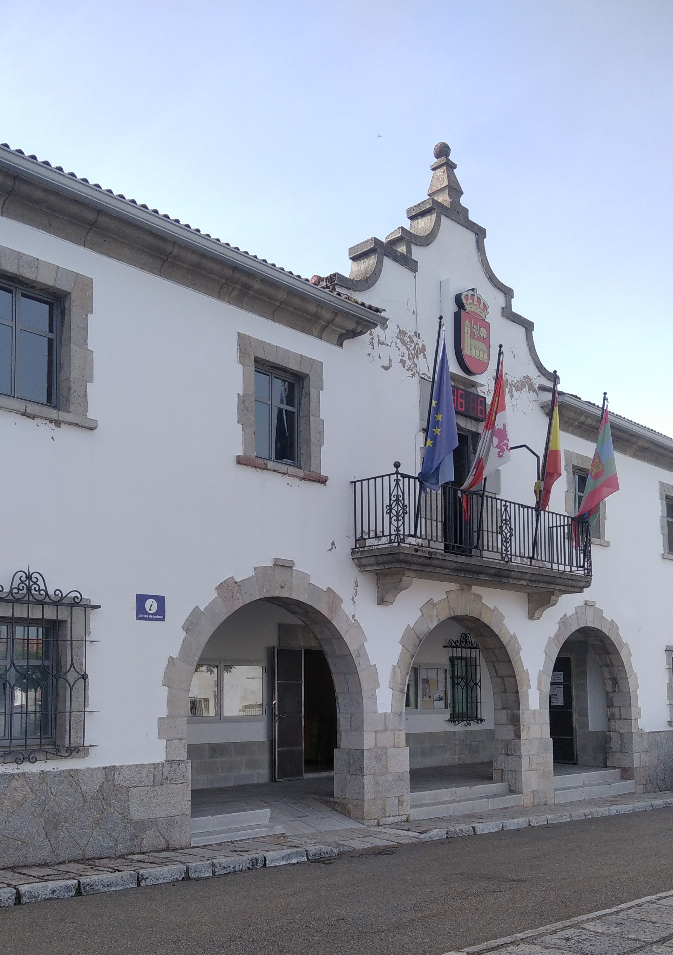 El Ayuntamiento de Villamanín en una fotografía de archivo.| E. NIÑO