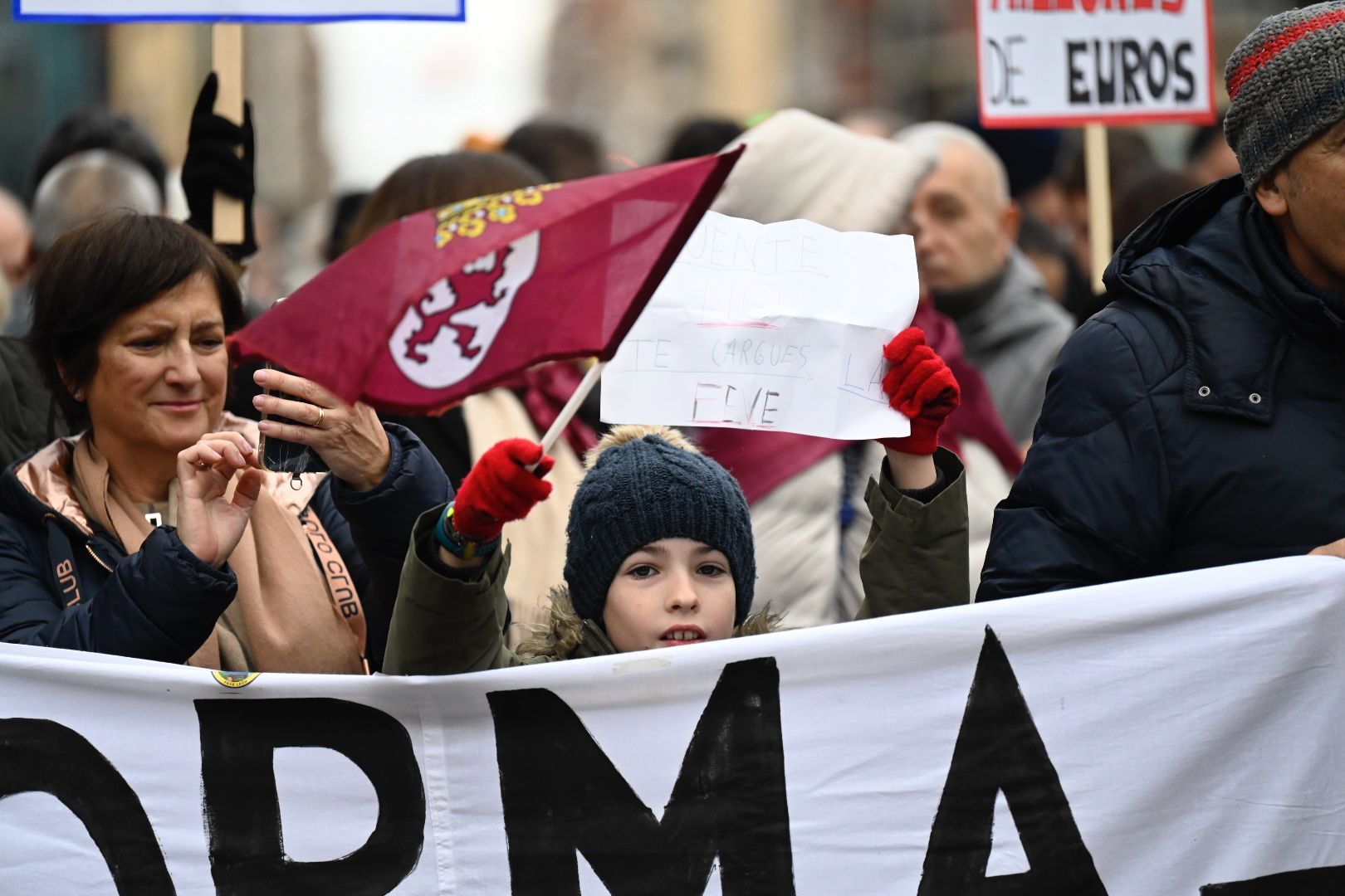 Personas de todas las edades participaron en la concentración. | SAÚL ARÉN