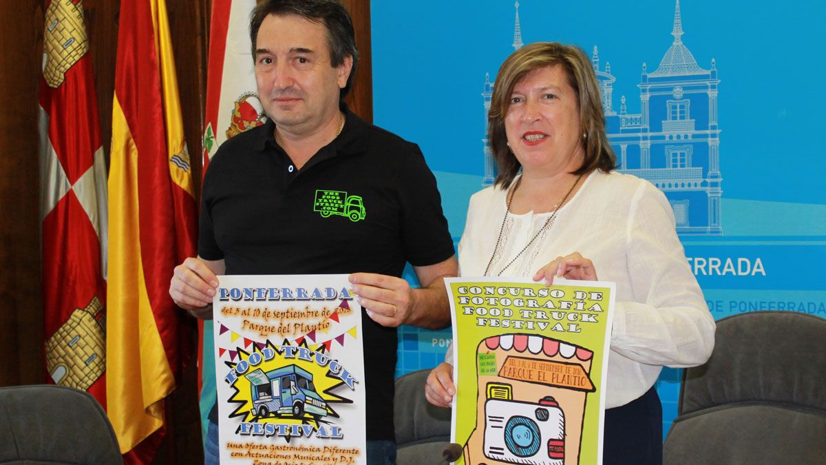 La concejala de Fiestas y el organizador del evento en su presentación.