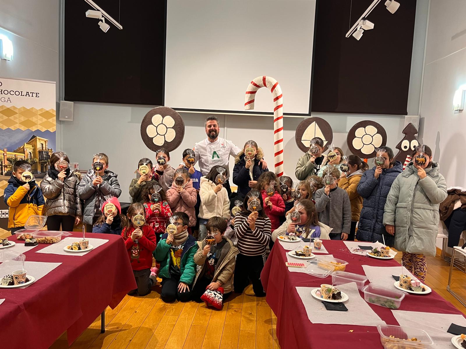 Foto de familia de los participantes en el taller.