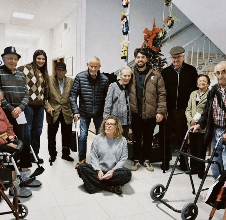 Visita de los mozos a la residencia. |L.N.C.