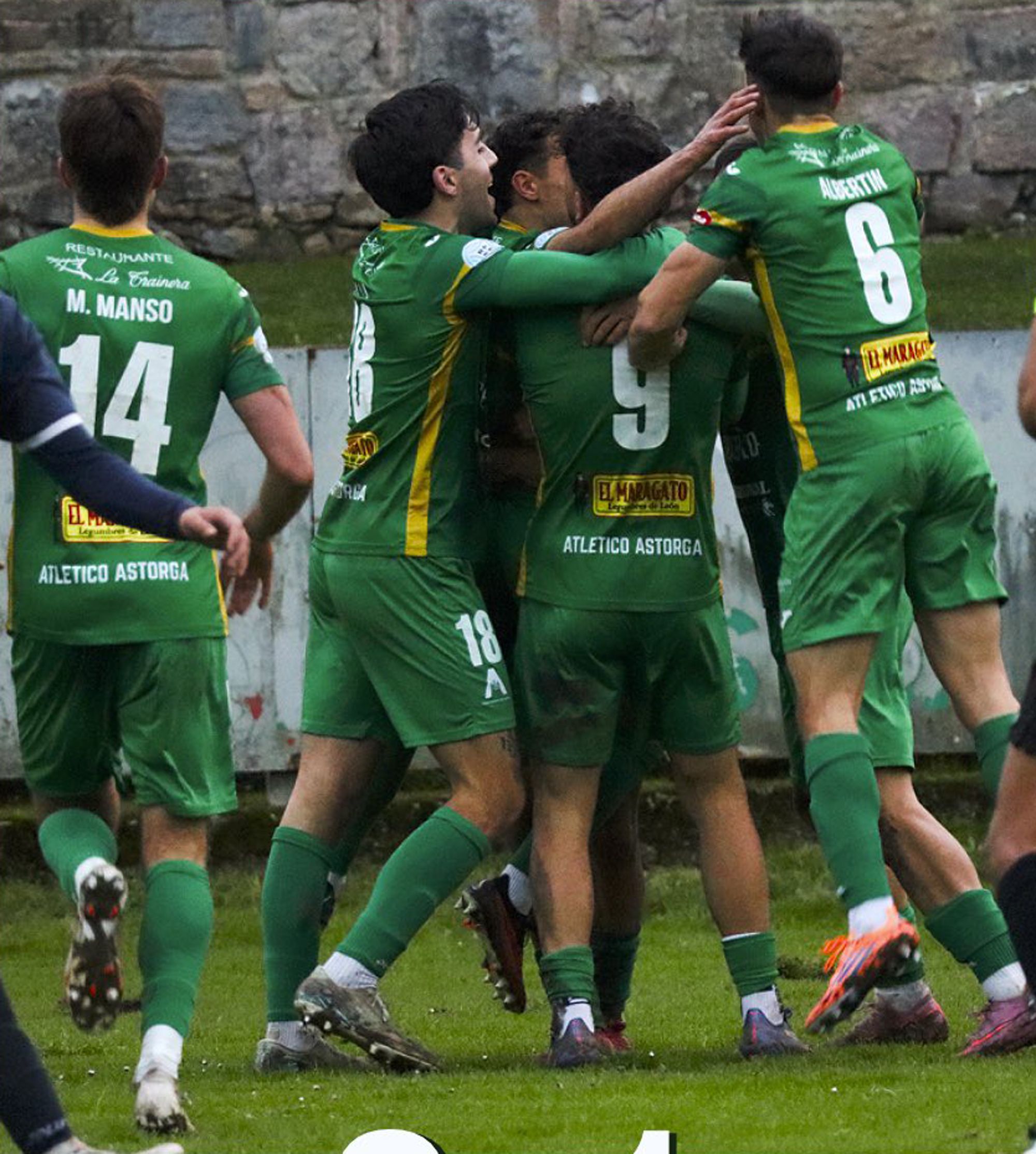 Los jugadores del Astorga celebran el gol que les dio el triunfo. | ATLETICO ASTORGA