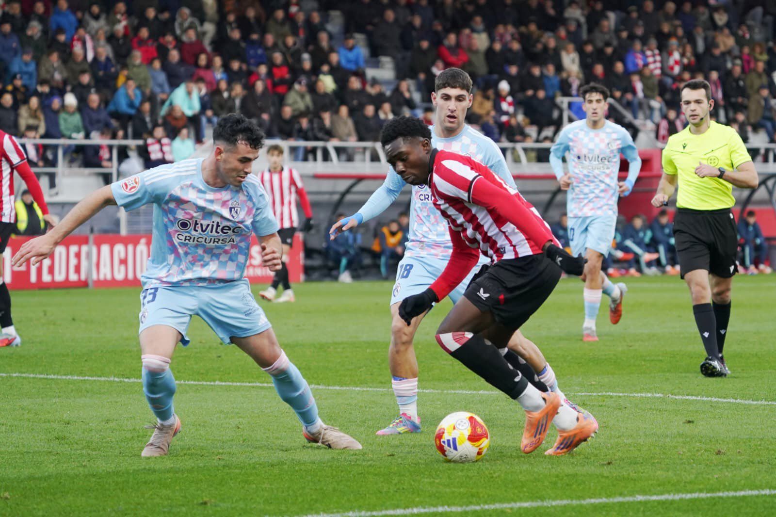 Jorrín volvió al once de la Ponferradina en medio de un mercado de invierno en el que apunta a salir del Bierzo. ATHLETIC B