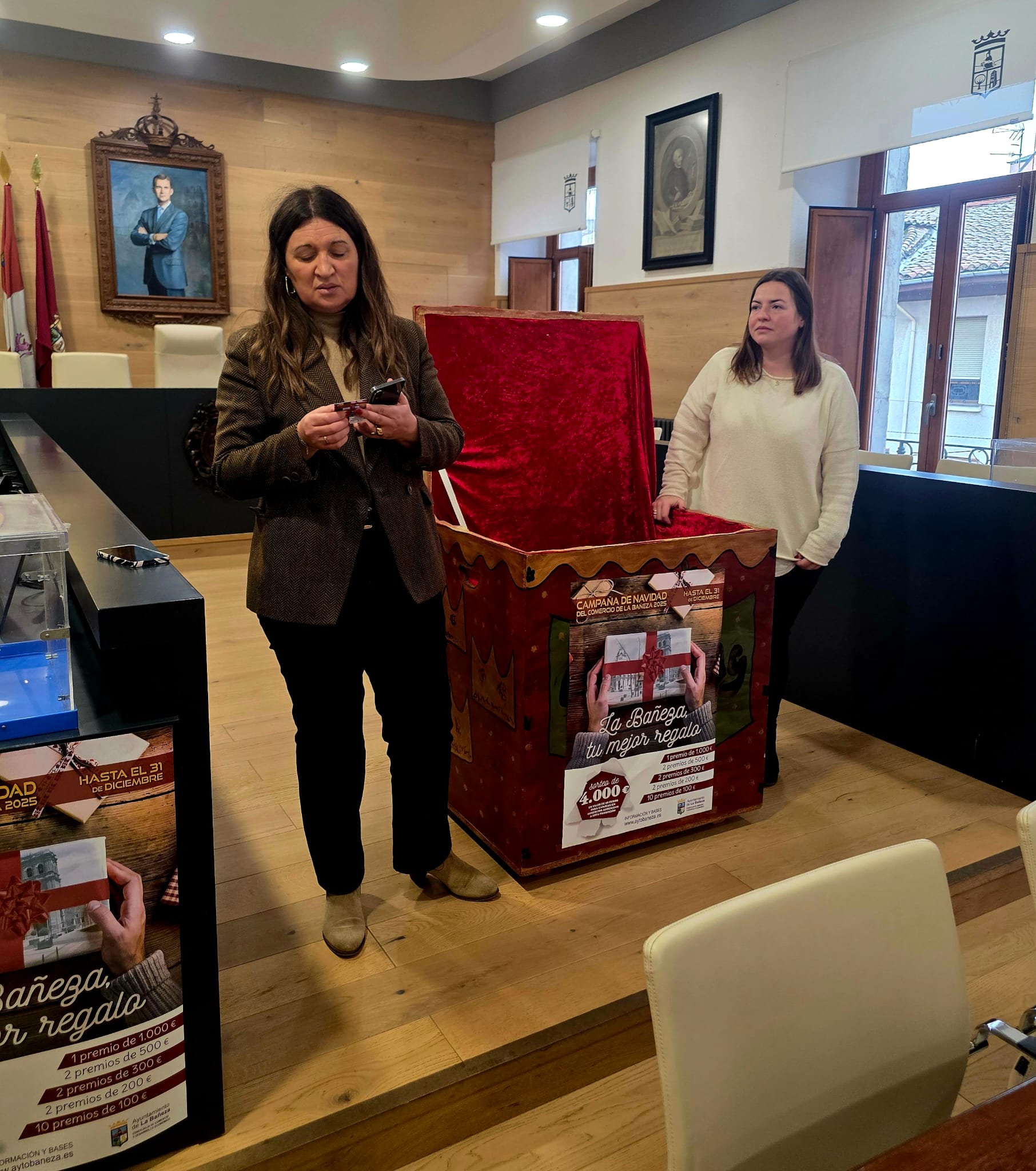 Elena Bailez durante la realización del sorteo. | L.N.C.