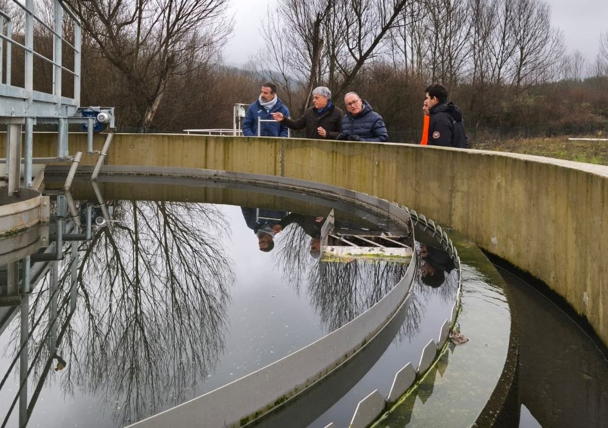 Visita del delegado a la nueva EDAR de Molinaseca.