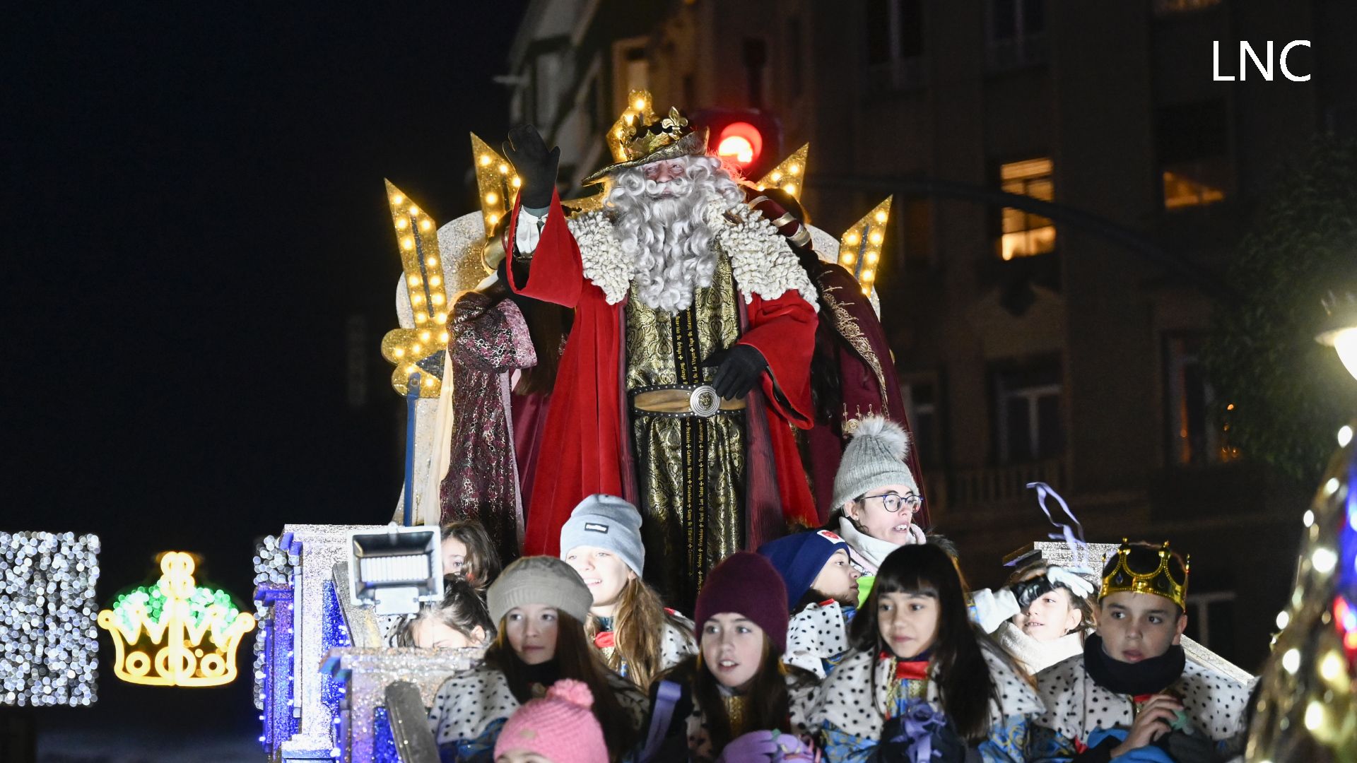 León celebra su cabalgata: ¡Larga vida a los Reyes Magos! | SAÚL ARÉN