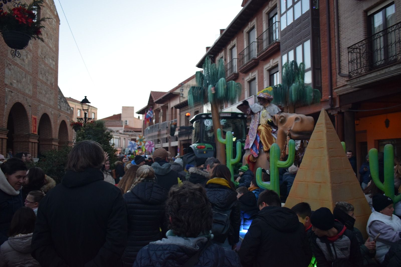 Los Reyes Magos durante su visita a Santa María. | A. R.