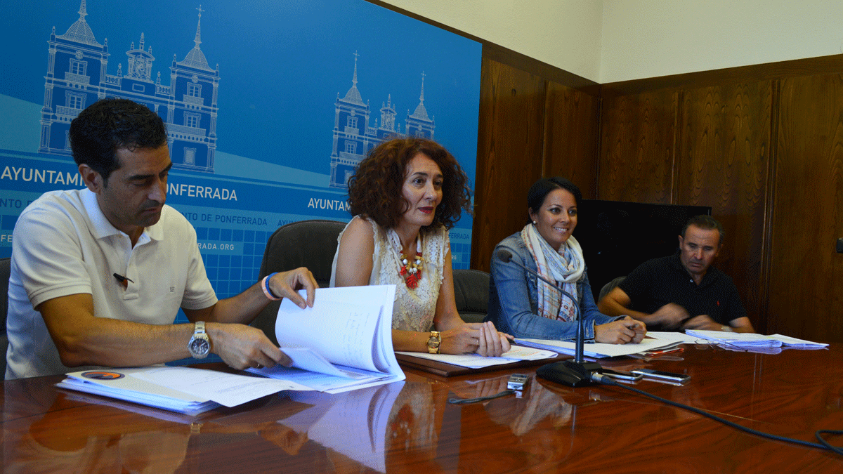 La alcaldesa, Gloria Merayo, compareció en rueda de prensa este lunes con la presidenta del Imfe, Rosa Luna, y técnicos del Ayuntamiento. | L.N.C.